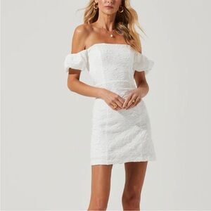 Astr Raina Off-Shoulder Dress Small